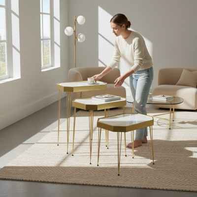 Eleganter weißer Beistelltisch aus Holz im modernen Design