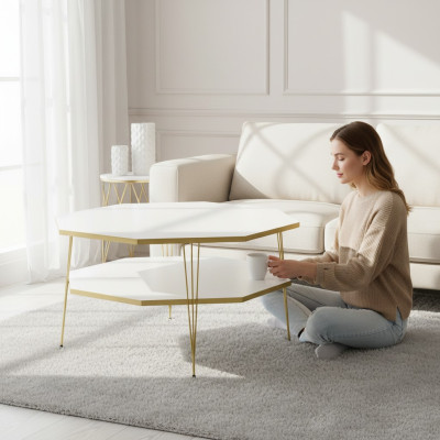 Weißer Holz-Couchtisch im modernen Design