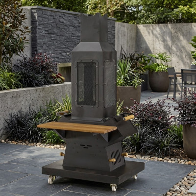 Schwarzer Gartenkamin aus Edelstahl und Holz modern elegant