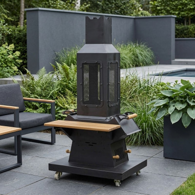 Schwarzer Edelstahl-Holz Gartenkamin modern elegant