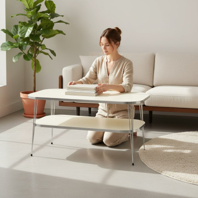 Eleganter Beigefarbener Couchtisch aus Holz mit stilvollem Design