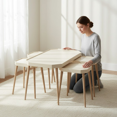 Eleganter Beistelltisch aus Holz in Beige für modernes Wohnambiente