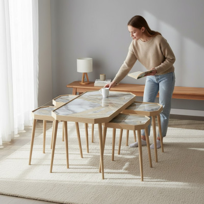 Eleganter Beistelltisch aus Holz in Beige für modernes Wohnambiente