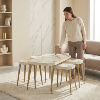 Beige Holz Couchtisch mit Beistelltischen im eleganten Stil