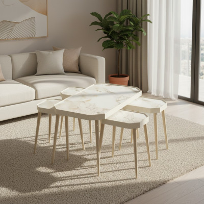 Beige Holz Couchtisch mit Beistelltischen im eleganten Stil
