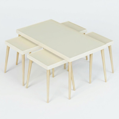 Moderner Beistelltisch aus Holz in Beige mit elegantem Design