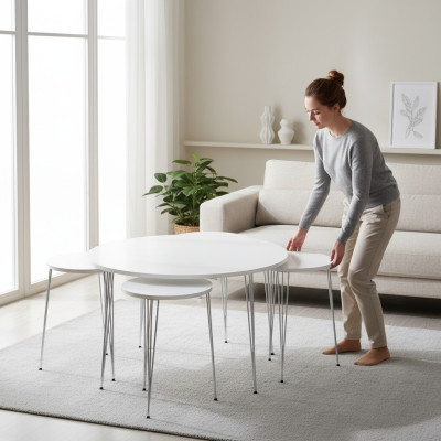 Eleganter weißer Holz-Couchtisch mit vier Beistelltischen, modernes