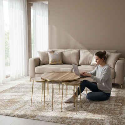 Moderner brauner Holz-Couchtisch mit Beistelltischen, stilvolles