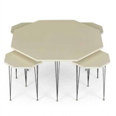 Moderner Beistelltisch aus Holz in Beige mit elegantem Design