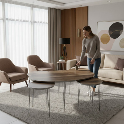 Eleganter brauner Holz-Couchtisch mit Beistelltischen im stilvollen