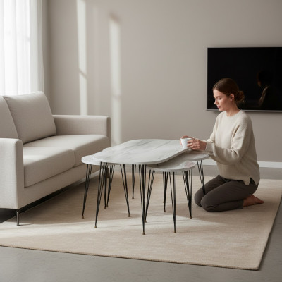 Eleganter grauer Holz-Couchtisch mit Beistelltischen im modernen Stil