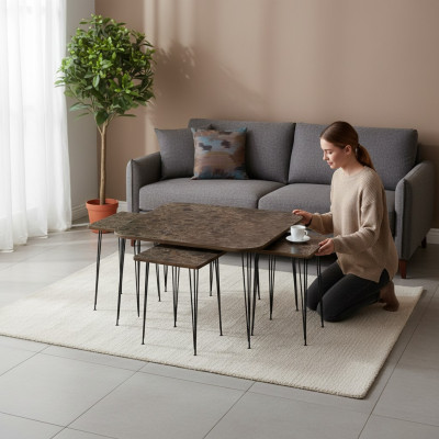 Eleganter Holz-Couchtisch mit Beistelltischen in Braun, modernes