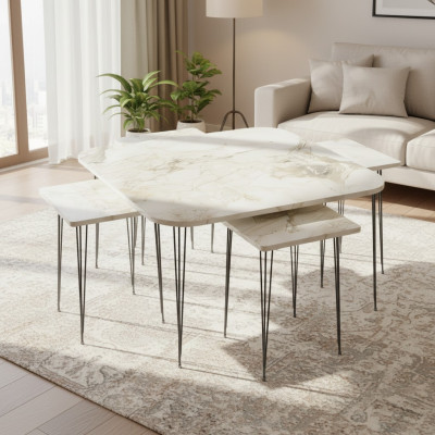 Moderner Holz-Couchtisch mit buntem Design und Beistelltischen