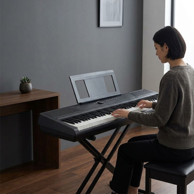 Komfortables Digitalpiano: 88 Tasten, Rhythmen, Bluetooth – ideal für Musiker