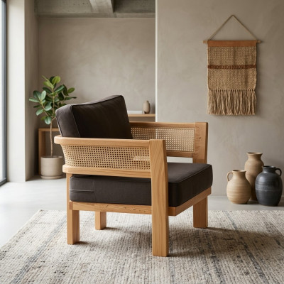 Moderner schwarzer Holzsessel für Terrasse und Balkon