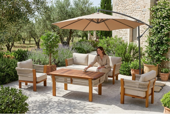Gartenmöbel Set aus Holz und Textil in Beige, modernes Design