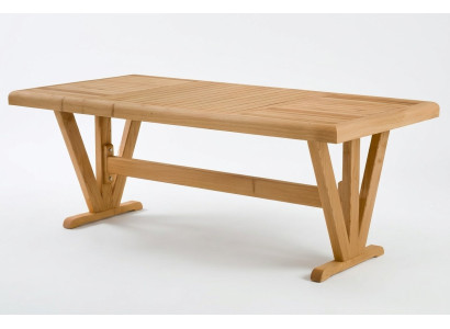 Eleganter Esstisch aus Holz in Braun für stilvolle Essbereiche