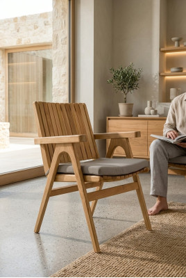 Eleganter Holzstuhl in Braun für Wohnzimmer und Esszimmer