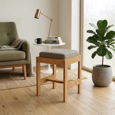 Brauner Holz Hocker modern, vielseitig und langlebig