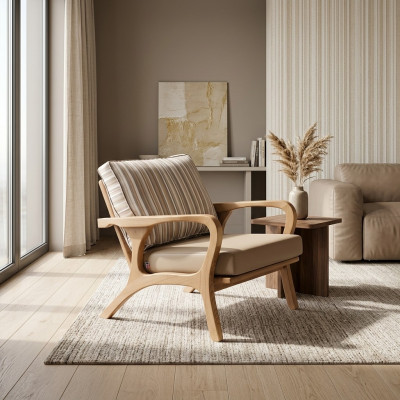 Beiger Stoff- und Holzsessel im modernen Design