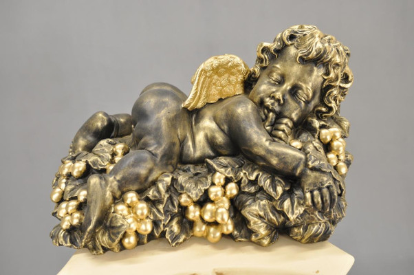 Figur Skulptur Statue schlafender Engel auf Efeu 25cm Design Skulpturen Statuen