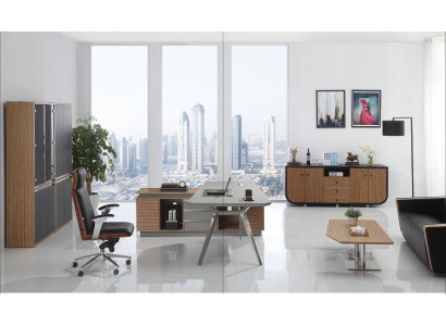 Moderner Holzsessel in Naturfarben