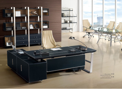 Eckschreibtisch aus MDF mit Edelstahl in modernem Design