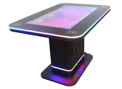 Smarter Tisch Intelligente Touchscreen-Technologie für Home Office & Gastronomie