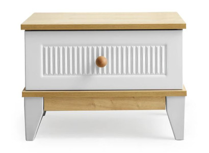 Stilvoller Nachttisch für das Kinderzimmer mit praktischen Stauraumoptionen