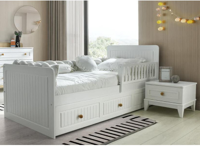 Bett und Nachttisch – stilvolle und praktische Kombination fürs Kinderzimmer