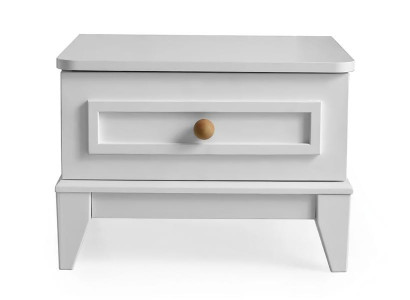 Praktischer Nachttisch fürs Kinderzimmer mit Stauraum und kindgerechtem Design