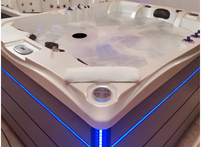 Whirlpool Outdoor Spa Pool Massagebad Blubberbad Außenwhirlpool 213x165 cm