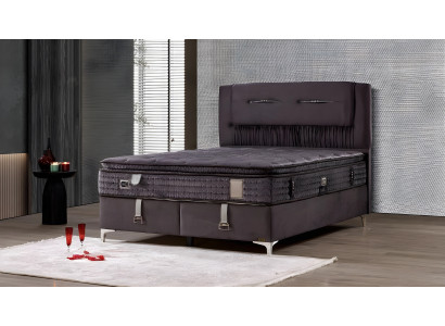 Elegantes braunes Bett mit Matratze aus Holz und Textil