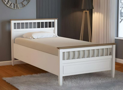 Weißes Holzbett im eleganten Design