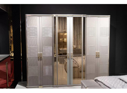 Eleganter grauer Kleiderschrank aus Holz im modernen Design