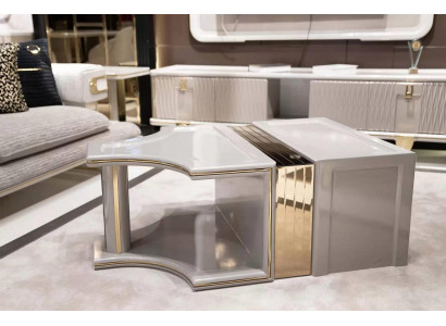 Eleganter grauer Couchtisch aus Holz im modernen Design