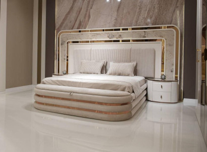 Weißes Schlafzimmer-Set aus Holz mit Bett, Nachttischen und Bank