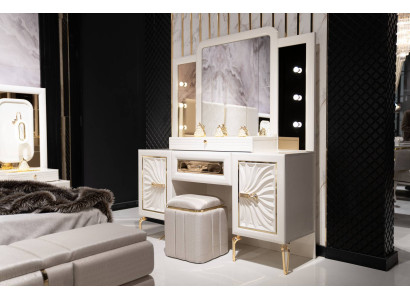 Eleganter Beiger Schminktisch aus Holz mit Spiegel und Puff