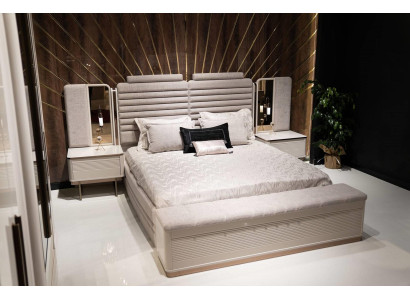 Schlafzimmer-Set Beige aus Holz mit Bett, Nachttischen und Bank