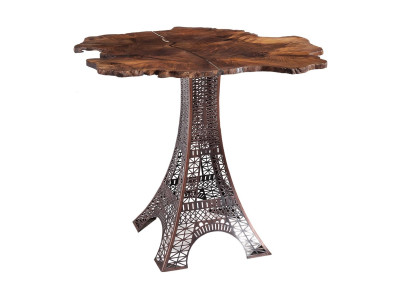 Eleganter brauner Holztisch für Wohnzimmer im modernen Stil