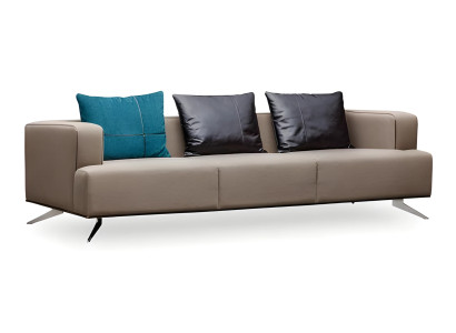 Modernes beiges Stoffsofa aus Holzrahmen