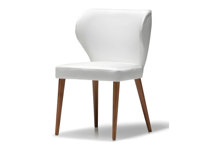 Weiße Holzstuhl im eleganten Design für modernes und klassisches