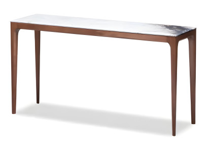 Eine schlanke, funktionale Konsolentisch sorgt für Ordnung und Leichtigkeit.