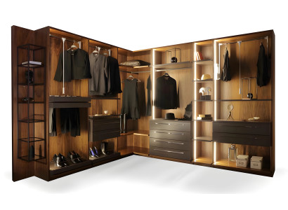 Der prägnante Eckschrank wirkt frisch und lässt den Raum heller erscheinen.