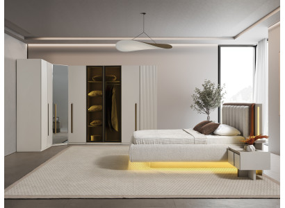 Elegantes Schlafzimmer-Set aus Holz in Beigetönen mit stilvollem