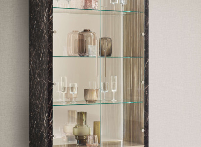 Vitrine mit Glasfront – Für stilvolle Aufbewahrung und Dekoration.