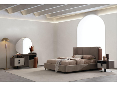 Elegantes Schlafzimmer-Set aus Holz in warmem Braun