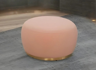 Zarter Hocker in Rosa Weiche Form, elegantes Design mit Goldakzent