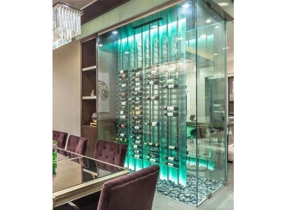 Moderner Weinschrank aus Edelstahl und Glas in Silber oder Schwarz