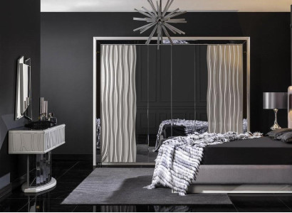 Weißer Holz-Kleiderschrank und Schminktisch mit Spiegel im klassischen